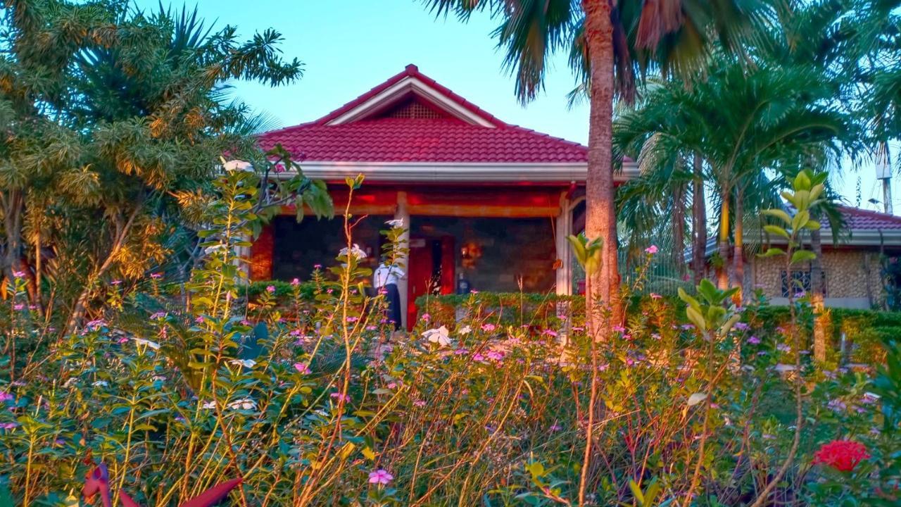 Bed and Breakfast Ancelle Cristo Re Moalboal Exterior foto